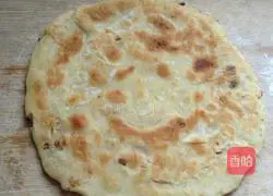 Illustration of how to make scallion oil crispy pancakes 17