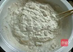 Illustration of how to make shredded potato pancakes 1