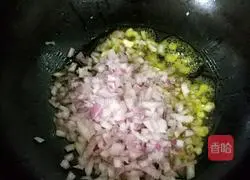 Illustration of how to make potato and onion pancakes 9