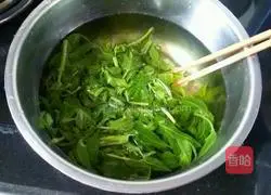 Illustration of how to make Chinese toon egg cake 3