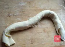 Illustration of how to make scallion pancakes 12