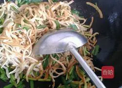 Illustration of how to make fried leek pancakes 8