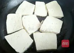 Illustration of how to make golden tofu and braised cake 3