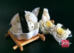  Illustration of how to make konjac black sesame sushi 8