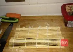 Illustration of how to make meat floss sushi 4