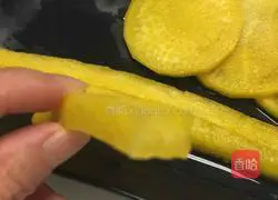 Illustration of how to make sushi root strips 8