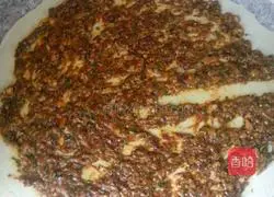 Illustration of how to make minced meat layer cake 4