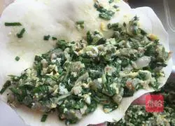 Illustration of how to make chives and seafood pancakes 7