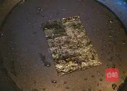 Illustration of how to make seaweed egg pancake 12