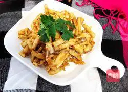 Illustration of how to make fried rice cake with eggs 1