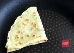 Illustration of how to make egg and green onion cake 11