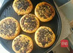 Illustration of how to make sweet potato and sesame cakes 5