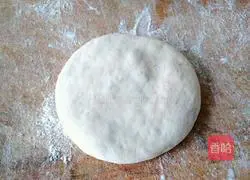 Illustration of how to make electric baking pan pies 15