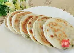 Illustration of making salt and pepper scallion pancake 22