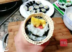 Simple sushi recipe illustration 10