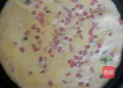 Illustration of how to make ham sausage and egg pancake 4