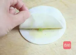 Illustration of how to transform dumpling wrappers into scallion pancakes 4