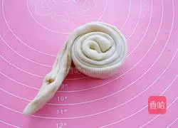 Illustration of how to make salt and pepper hand cakes 9