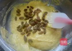 Illustration of how to make raisin cake rolls 5