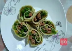 Illustration of how to make green pepper and ham rolls 5