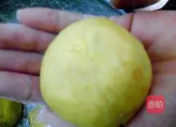 Illustration of how to make small pumpkin cake 10