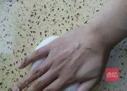 Illustration of how to make pork and celery pancakes 19