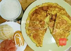Illustration of how to make breakfast potato omelette 7