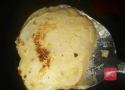 Illustration of how to make egg pancakes 3