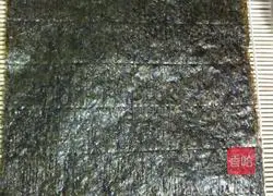 Illustration of how to make homemade sushi rolls 4