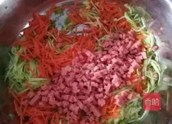 cornered melon Illustration of how to make carrot and ham pancakes 1