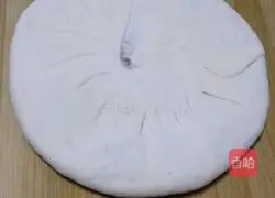 Illustration of how to make leek and egg thin-skin pancake 9