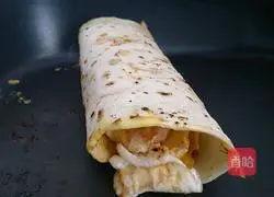 Illustration of how to make shrimp and egg burritos 8