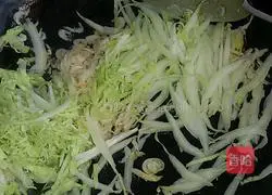 Chinese cabbage, shrimp skin and bone soup braised cake recipe 2