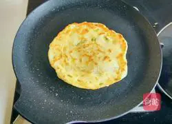 Illustration of how to make scallion pancake 10