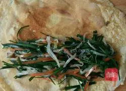 Illustration of how to make egg vegetable cake 8