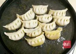 Illustration of how to make fried dumplings with electric pan 5