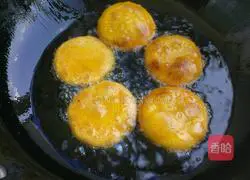 Illustration of how to make fried pumpkin cake 8