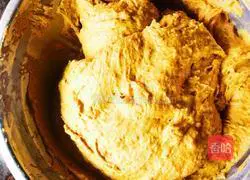 Illustration of how to make pumpkin cake 8