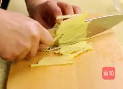 Illustration of how to make Korean potato pancakes 2
