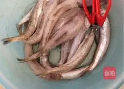 Illustration of how to make Kuilong fish cake 1