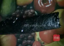 Illustration of how to make meat floss sushi 6