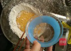 Illustration of how to make egg pancakes 4