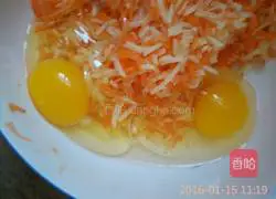 Illustration of how to make carrot and potato pancakes 5