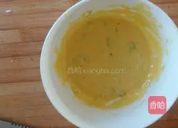 Illustration of how to make green onion and egg pancakes 5