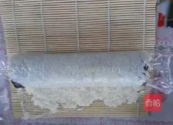 Illustration of how to make vegetable sushi rolled in milk flavor 9