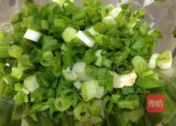 Illustration of how to make green onion pancakes 4