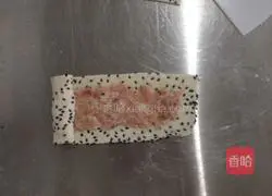 Illustration of how to make small meat patties 11