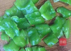 Illustration of fish head stewed bean cake 15