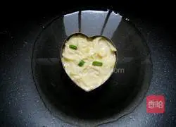 Illustration of how to make egg and potato pancakes 9