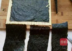 Illustration of how to make pumpkin lantern sushi 1